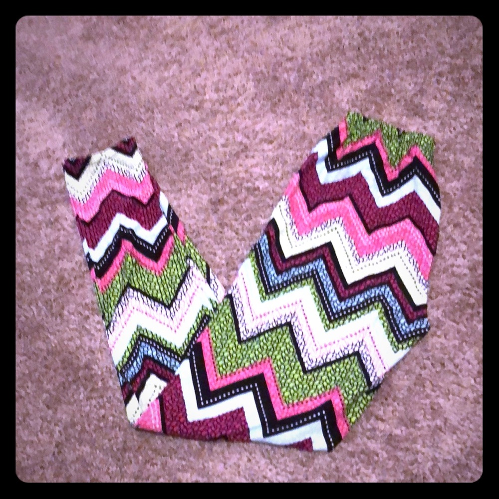 Fun zigzag buttery soft leggings.